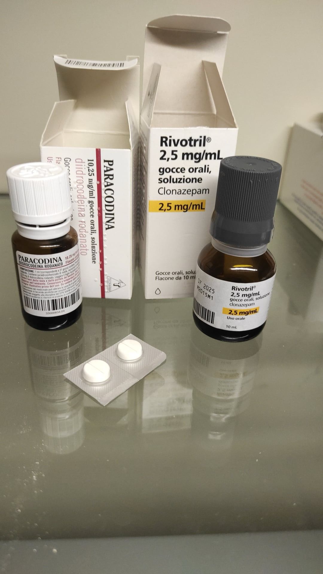buy-rivotril-online-canada-generic-clonazepam-liquid-drops Amber glass bottle of generic Rivotril clonazepam 2.5 mg/ml oral drops with integrated dropper Canada